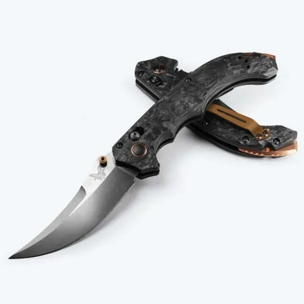 Tactical ferocity meets stylised refinement with a new EDC-friendly size in the wicked 865-02 Mini Bedlam®. Decked out in premium materials and finishes, the CPM-S90V super stainless steel blade with a satin finish gets to the point with an upswept scimitar shape ideal for hooking and slicing. www.moralepatches.com.au