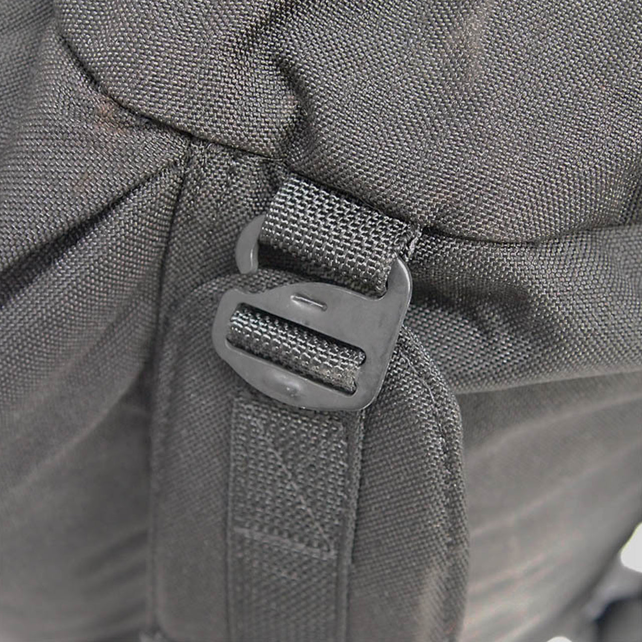 Constructed of heavy duty 1000 Denier Cordura, YKK #10 zips, Removable shoulder straps and "soft" seat belt carry straps for enhanced comfort and strength. Large main compartment with double zipped opening, two zipped side compartments. www.moralepatches.com.au