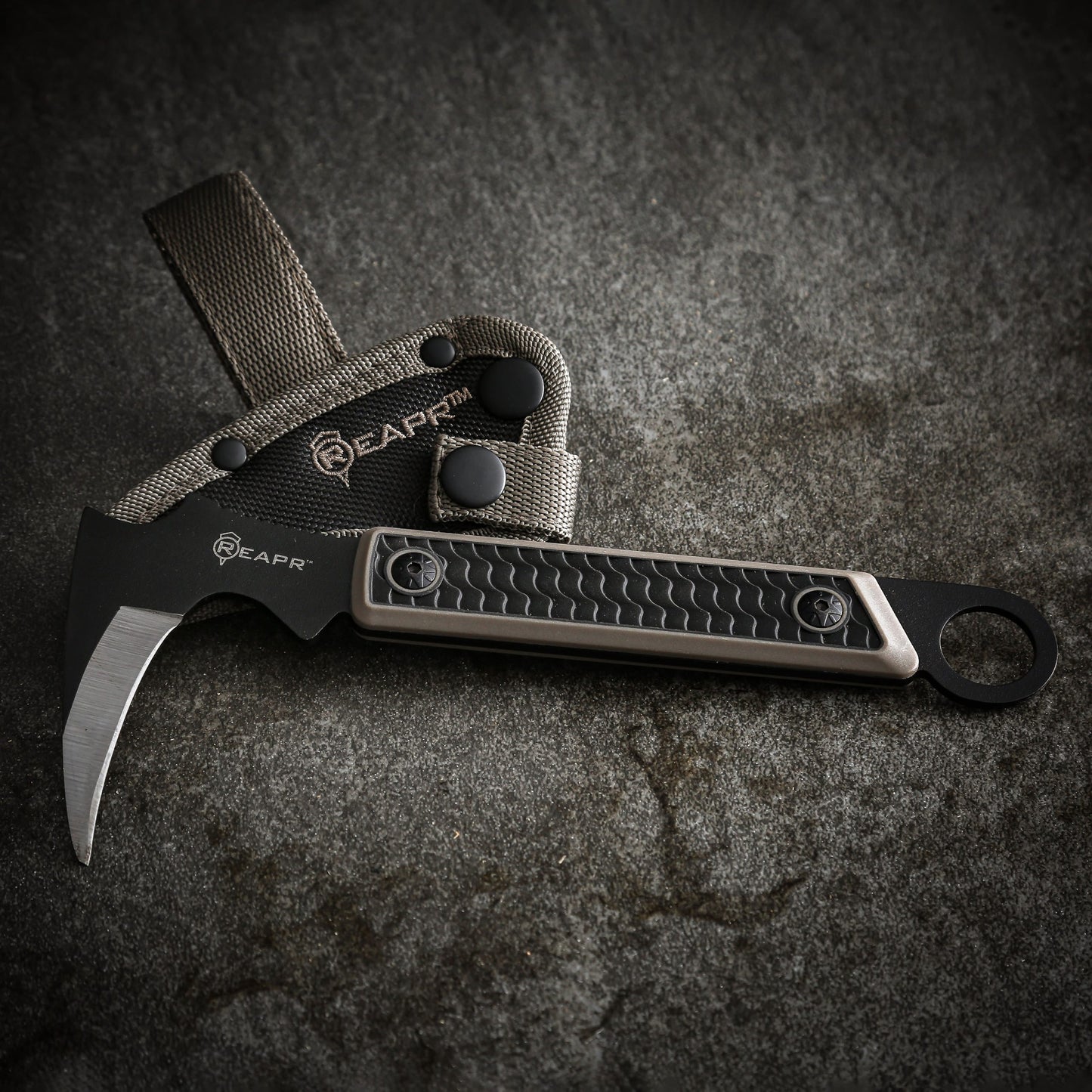 There aren’t too many cutting tasks the Versa Karambit can’t tackle with ease. The 3-1/2” full-tang talon blade will cut through cut nylon strapping, canvas and heavy materials without hesitation while the powder-coated 420 stainless steel construction is strong, sturdy and ideal for re-sharpening when the time comes. www.moralepatches.com.au
