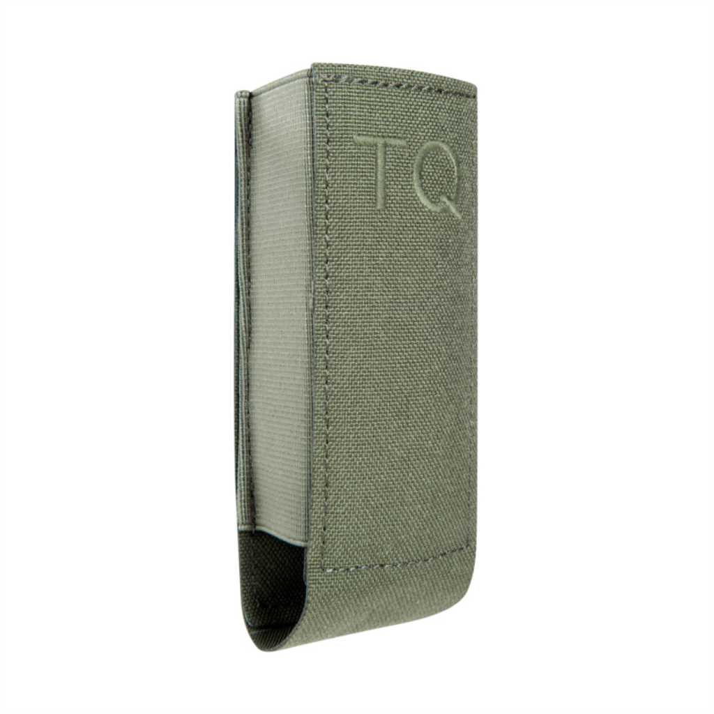 The TT TQ Pouch Basic design ensures rapid access to the tourniquet, which can be crucial in emergency situations. The elasticity of the side panels facilitates the removal of contents under time pressure. www.moralepatches.com.au