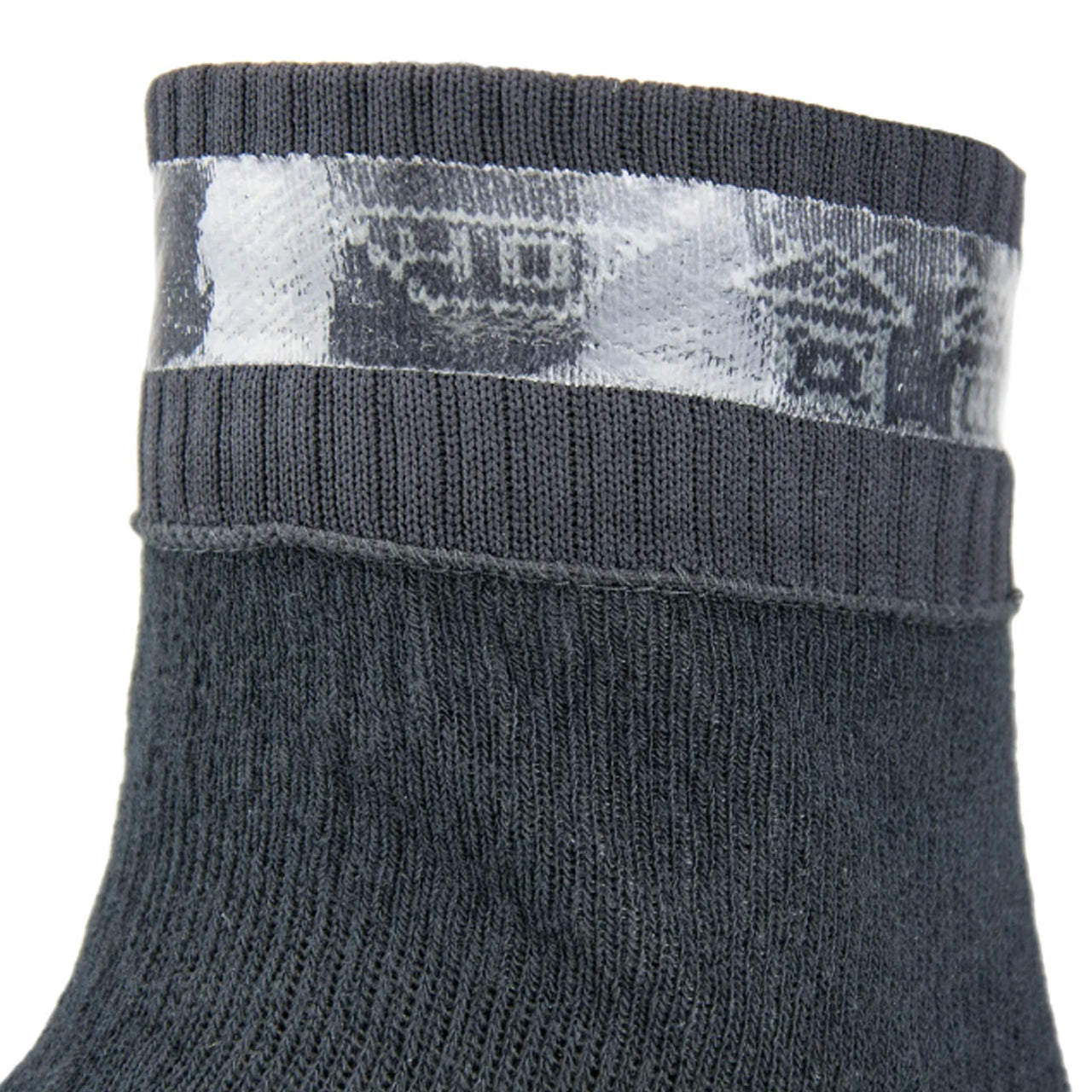 100% waterproof protection A true workhorse of a sock, our Waterproof Warm Weather Ankle Length Socks with Hydrostop are designed to keep you dry and comfortable during wet and warmer temperatures. Providing the right balance of breathability and waterproof protection, they’re the perfect choice for warm dewy mornings, summer runs, and spring hikes. www.moralepatches.com.au