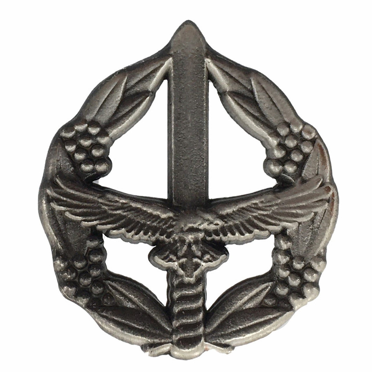 The Air Force Ground Combat Badge recognises service by Permanent or Reserve Air Force members whose deployed role in a ‘warlike’ area of operations required them to operate within a combat, or escalated threat environment, beyond that routinely experienced within a deployed base. In exceptional circumstances, service in a non-warlike area of operations may be recognised for the purpose of determining eligibility for the awarding of the badge. www.moralepatches.com.au