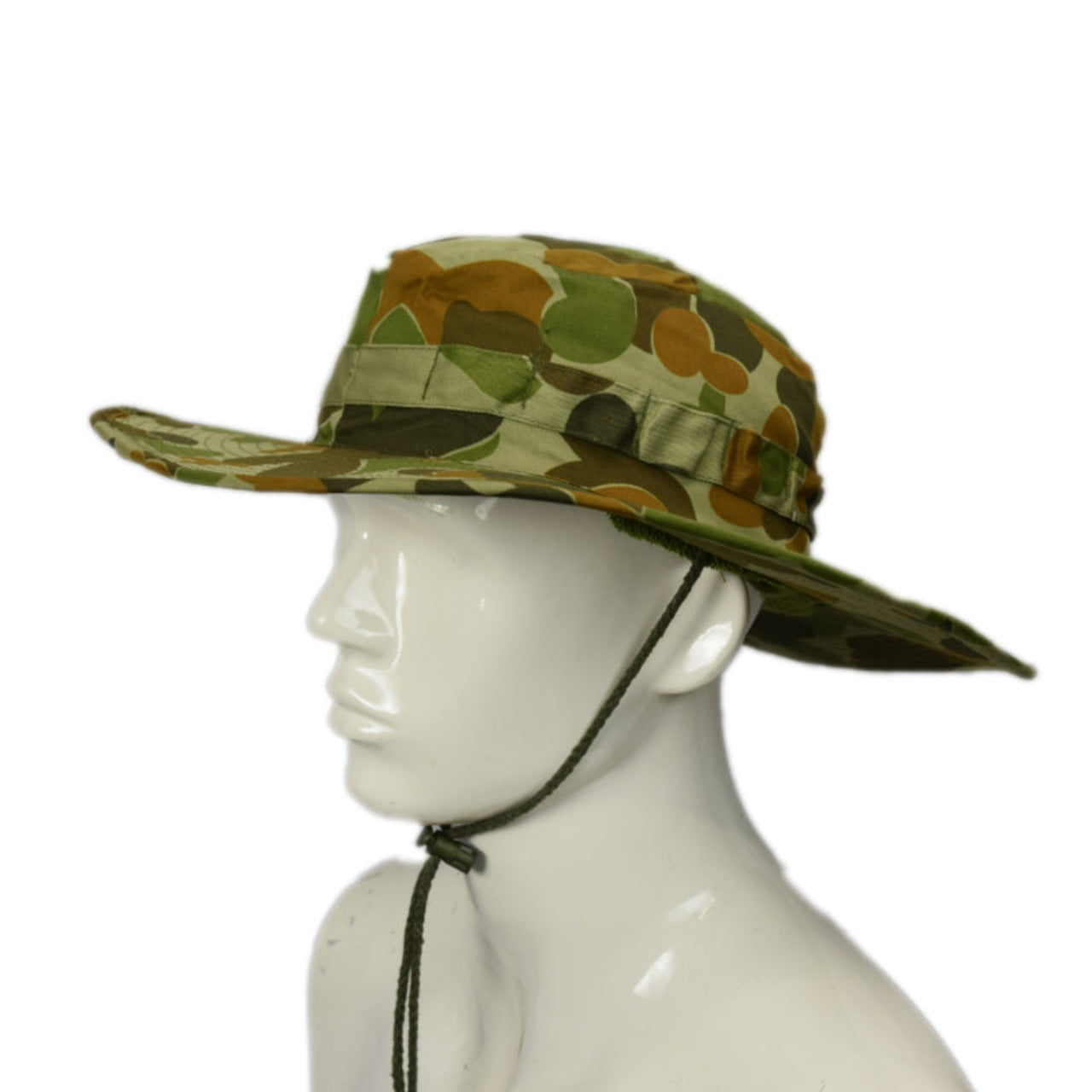 Army style 83 mm wide Brim Boonie Hat. Slouch hat styled crown with cord chinstrap and cord lock. Has towelling on the inside to wipe face with. Colour: AUSCAM Material: 100% Cotton Sizes: 56-S 58-M 60-L 62-XL 64-2XL