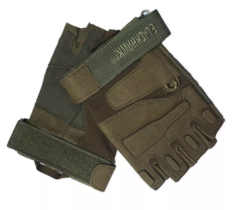 One Size Fits Most from small to large, definitely not XL or above. The velcro tightener helps keep everything firm as we put this through a rough 2 day combat test. Great set of gloves for Military, cadets, scouts, hiking, hunting, outdoor sports or riding a motorbike. Heavy duty Adjustable velcro Anti-slip material in the palm for better grip Reinforced carbon fibre knuckle area Light weight Breathable fabric