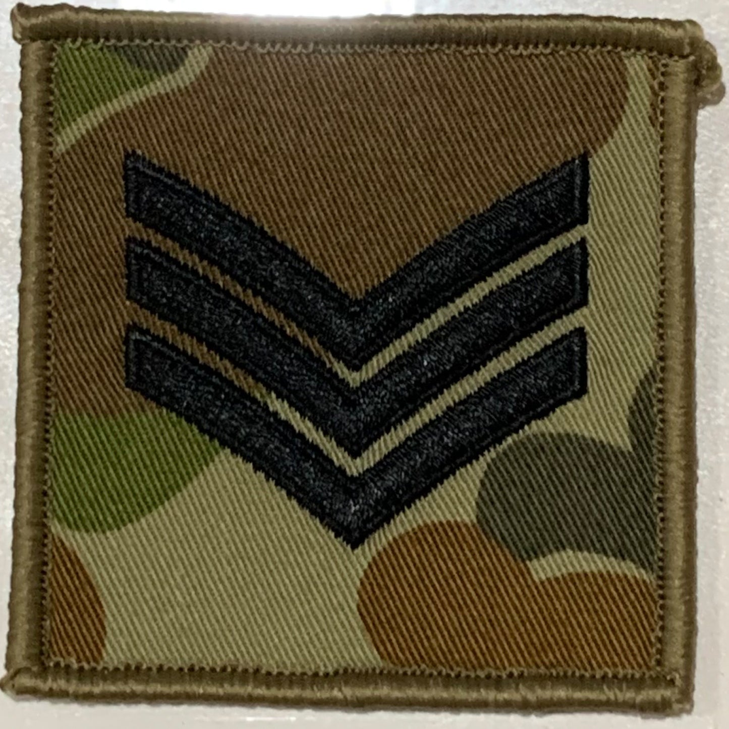 DPCU Rank Patch Sergeant Auscam Sergeants are the first rank above Corporal, these soldiers are experienced in their field of skill and have been targeted for senior leadership capabilities. These soldiers have had the training and are in the more seasoned in the field of leadership. Usually they are second in command of a platoon of soldiers. Size: 6.5cm x 6.5cm Available with plain or velcro backing