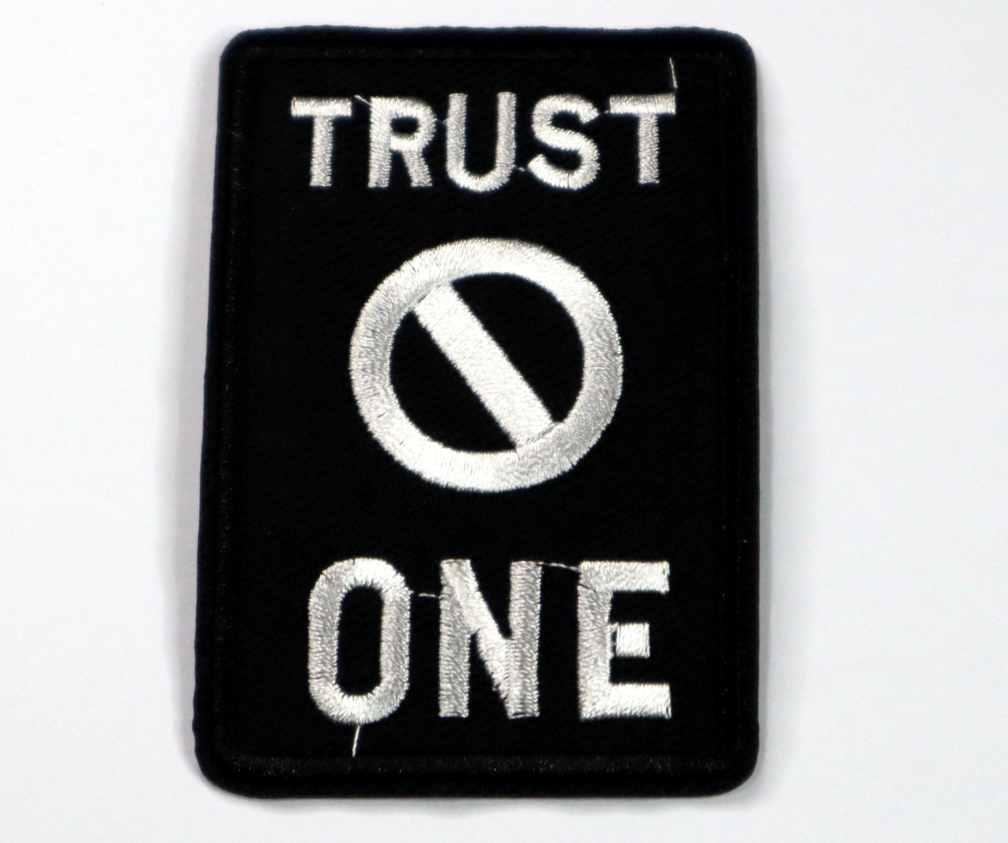 Trust no one Iron On Patch. Great for attaching to your jackets, shirts, pants, jeans, hats. Size: 5x7.8cm