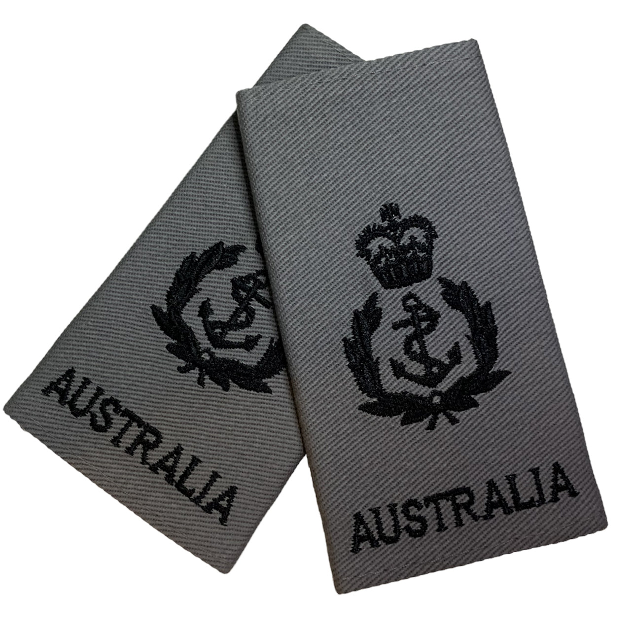 Order this quality Chief Petty Officer Soft Rank Insignia (grey) with embroidered detailing this set of two is ready for wear. Specifications: Material: Soft rank insignia, fabric, raised embroidery Colour: Grey, black Size: Standard www.moralepatches.com.au
