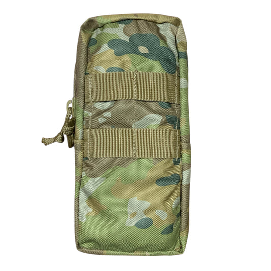 Designed for ultimate versatility, this pouch offers instant accessibility whether attached to your patrol order, assault pack, or large pack. Perfectly sized to accommodate a 1 Litre flask, it's equally adept at storing essential gear like spare rations, shaving supplies, batteries, marker panels, head torches, compact medical kits, or toggle ropes. The 1LT Single Flask Pouch AMCU is your go-to solution for organized tactical storage. www.moralepatches.com.au