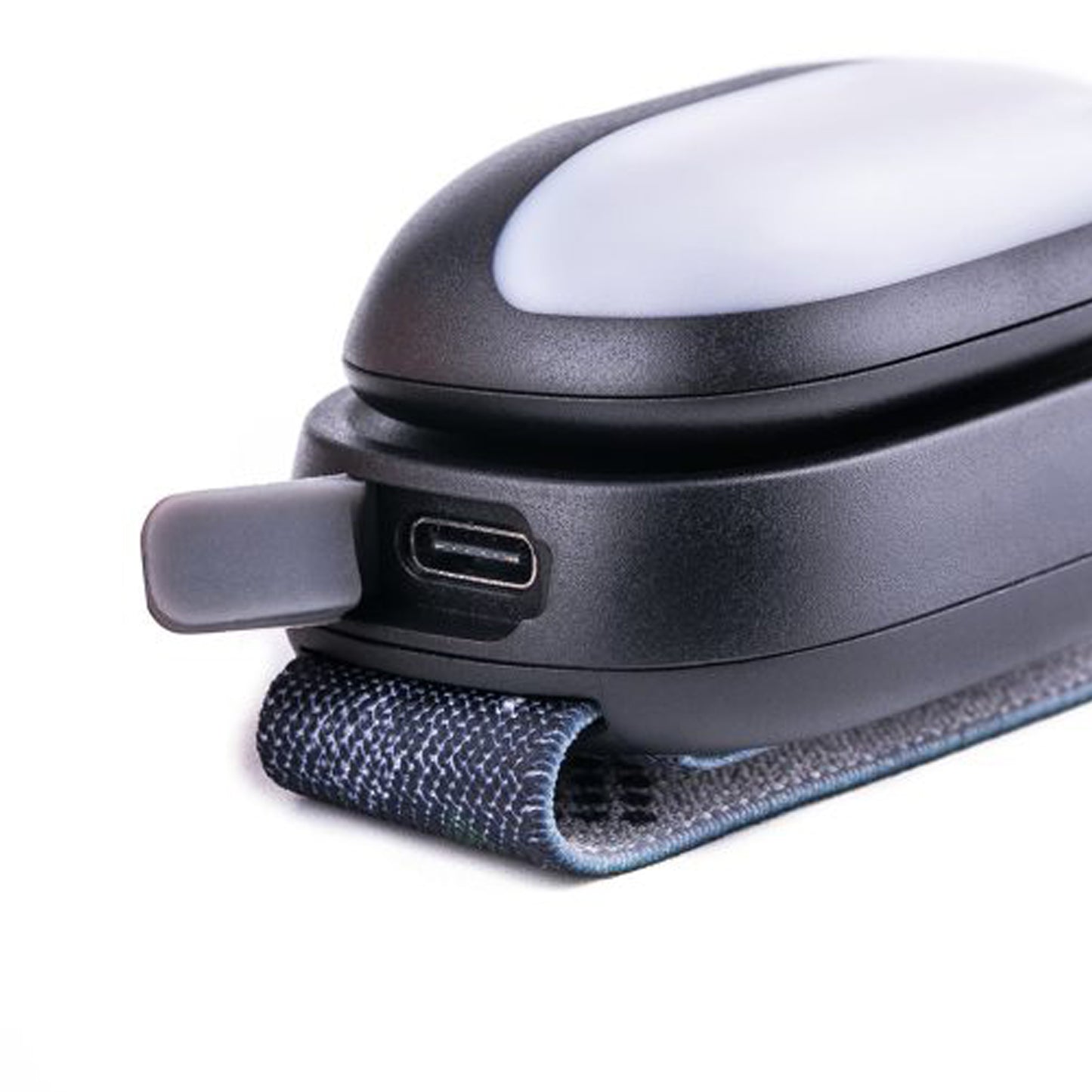 Geniuses were at work here and built a headlamp that begs the question: Why hasn’t anyone thought of this before? A simple yet ingenious solution turns the iStar into a headlamp for close-range use with wonderfully diffuse or wide-area light – or a headlamp with an incredibly powerful 75-metre main beam. www.moralepatches.com.au