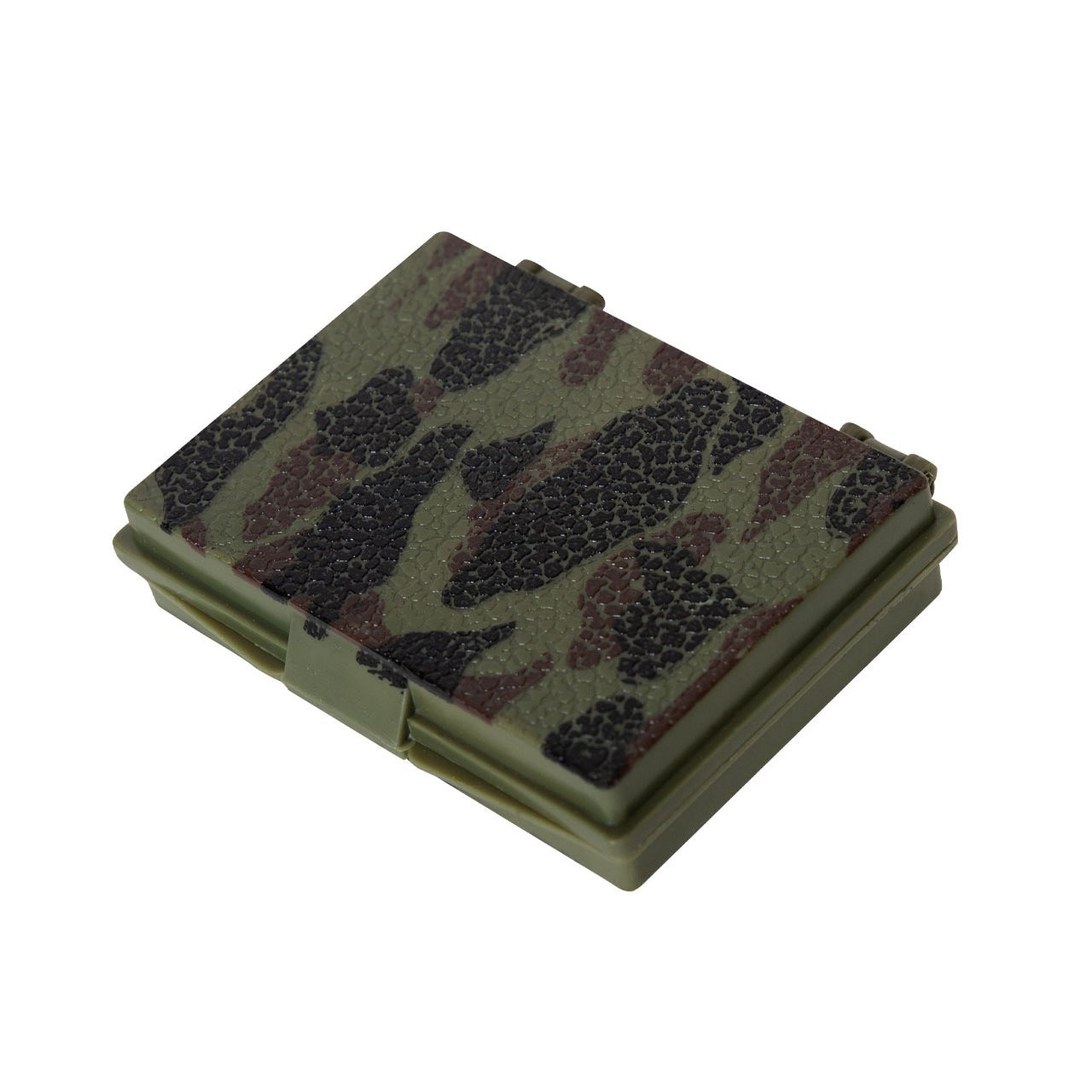 Experience the thrilling camouflage of 7 vivid shades - light green, grey, olive drab, black, sand, foliage, and loam - housed in a robust plastic case! Hydrated with lanolin oil and mineral oil, this compact contains no nut oils. It's the perfect blend of color and convenience to help you adventure in style. www.moralepatches.com.au