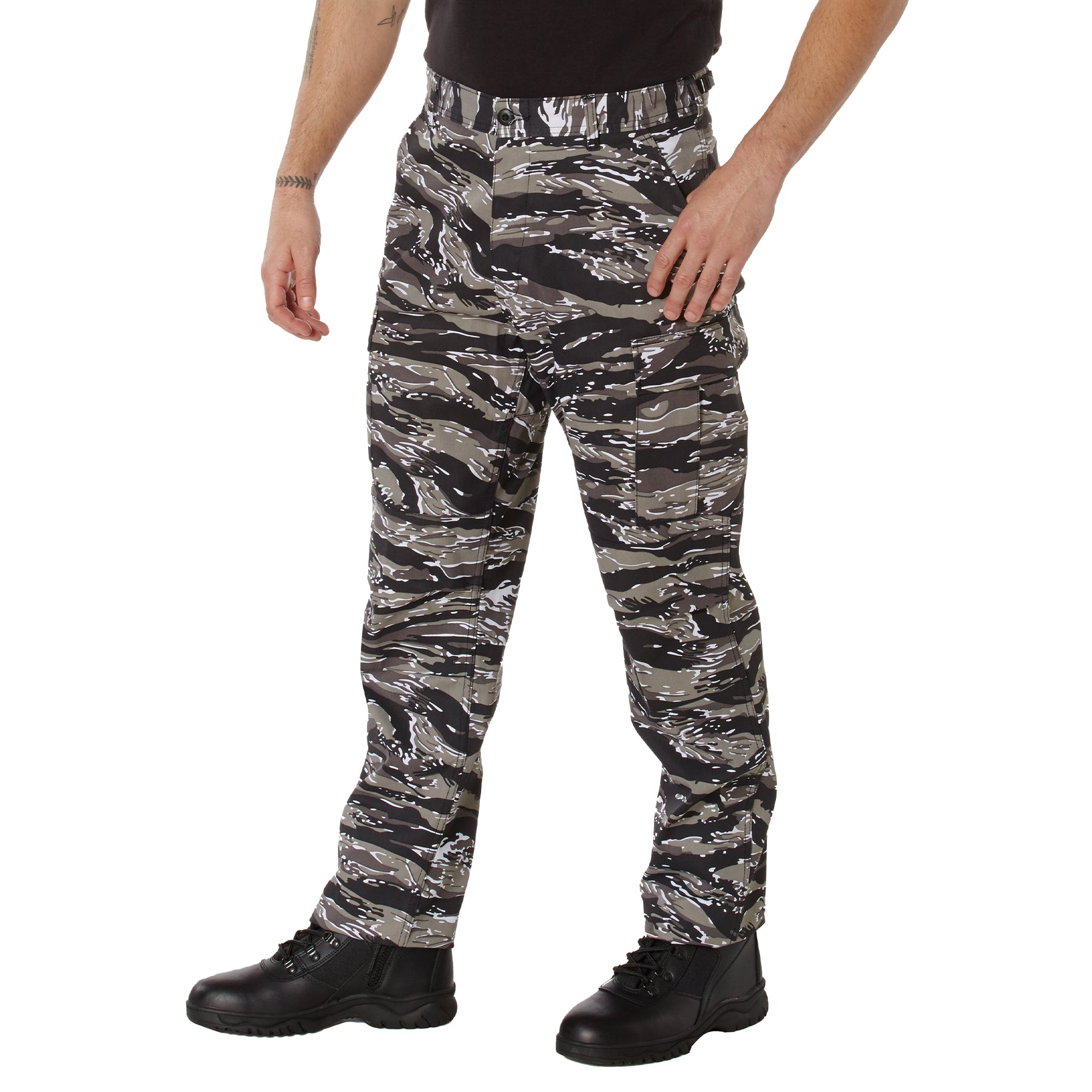 Experience over 4 decades of trusted design with our Color Camo Tactical BDU Pants. Constructed from a robust cotton / polyester fabric blend, these military cargo pants are built for unparalleled performance and comfort. Providing flexibility, strength, and plenty of pockets, these BDUs are not afraid to get down and dirty, standing up to tough challenges during field missions, tactical operations, law enforcement duties, and outdoor adventures. www.moralepatches.com.au