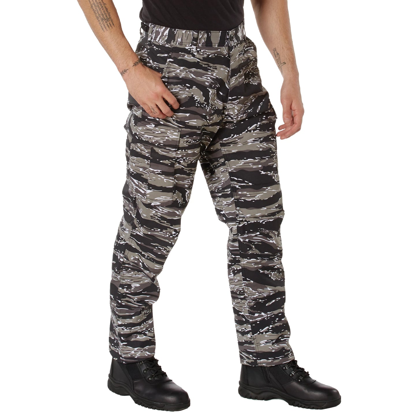 Experience over 4 decades of trusted design with our Color Camo Tactical BDU Pants. Constructed from a robust cotton / polyester fabric blend, these military cargo pants are built for unparalleled performance and comfort. Providing flexibility, strength, and plenty of pockets, these BDUs are not afraid to get down and dirty, standing up to tough challenges during field missions, tactical operations, law enforcement duties, and outdoor adventures. www.moralepatches.com.au