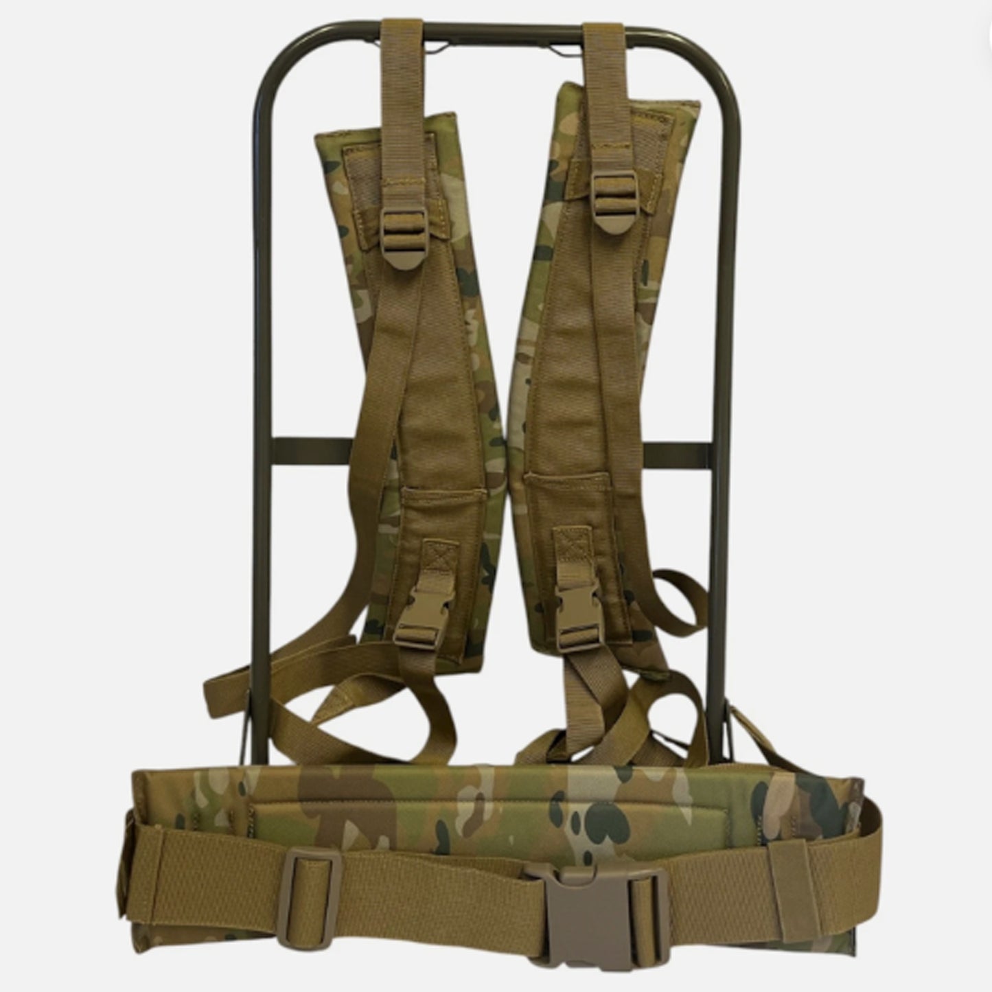 The AMCU Tactical Field Alice Pack XL delivers serious carrying capacity with thoughtful design details that matter in the field. Engineered from rugged 900D fabric with reinforced webbing and nylon buckles, this pack handles demanding conditions without compromise. www.moralepatches.com.au