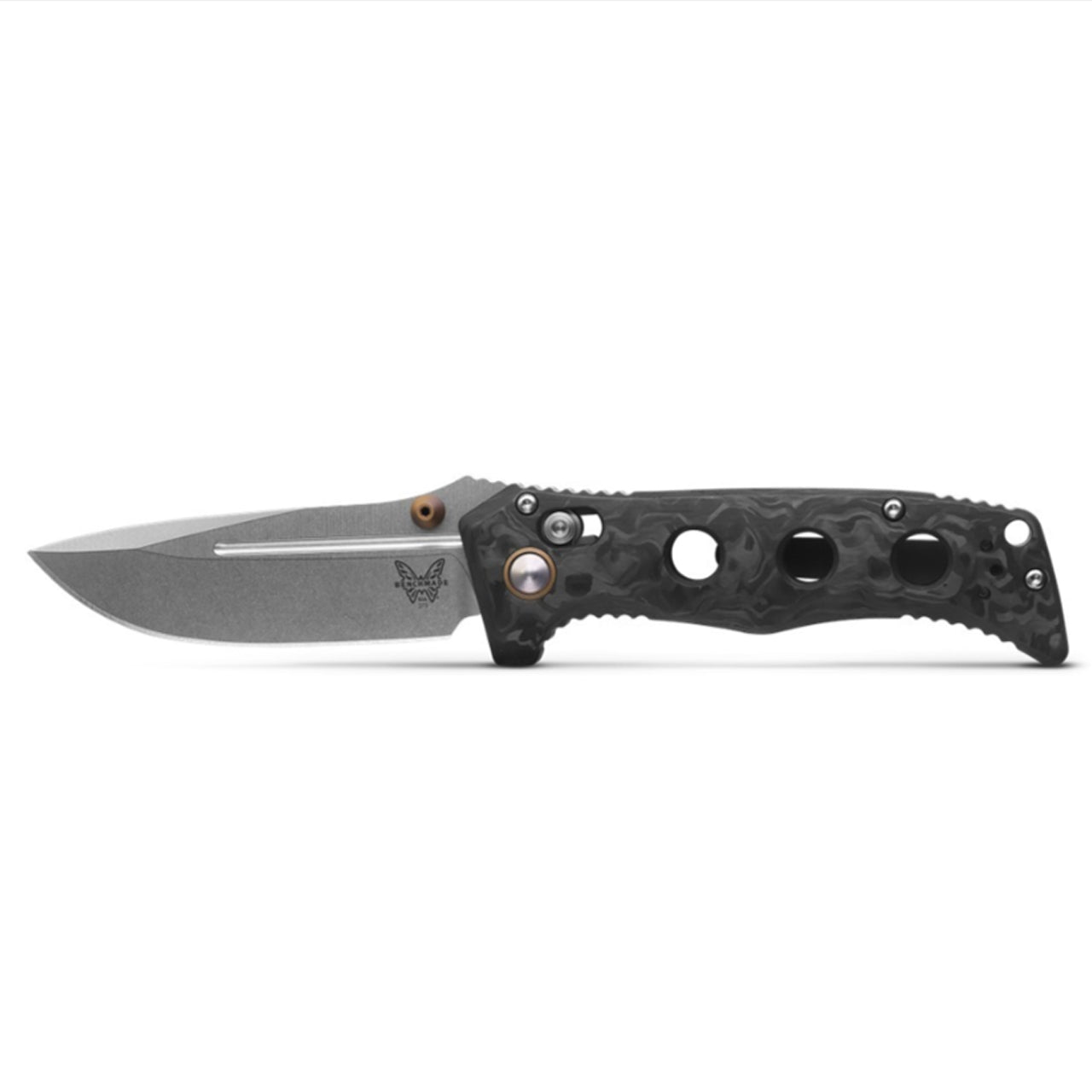 Toughness doesn’t take a day off. The 273-03 Mini Adamas®️ cleans up nicely with marbled carbon fibre&nbsp;handle scales and bright accents, bringing refined style to this utilitarian pocket tank. Featuring an ultra-tough CPM-Magnacut️ blade—this time with a satin finish—and nodding to its predecessors with FDE hardware, this classy weekday workhorse is ready for the weekend. www.moralepatches.com.au