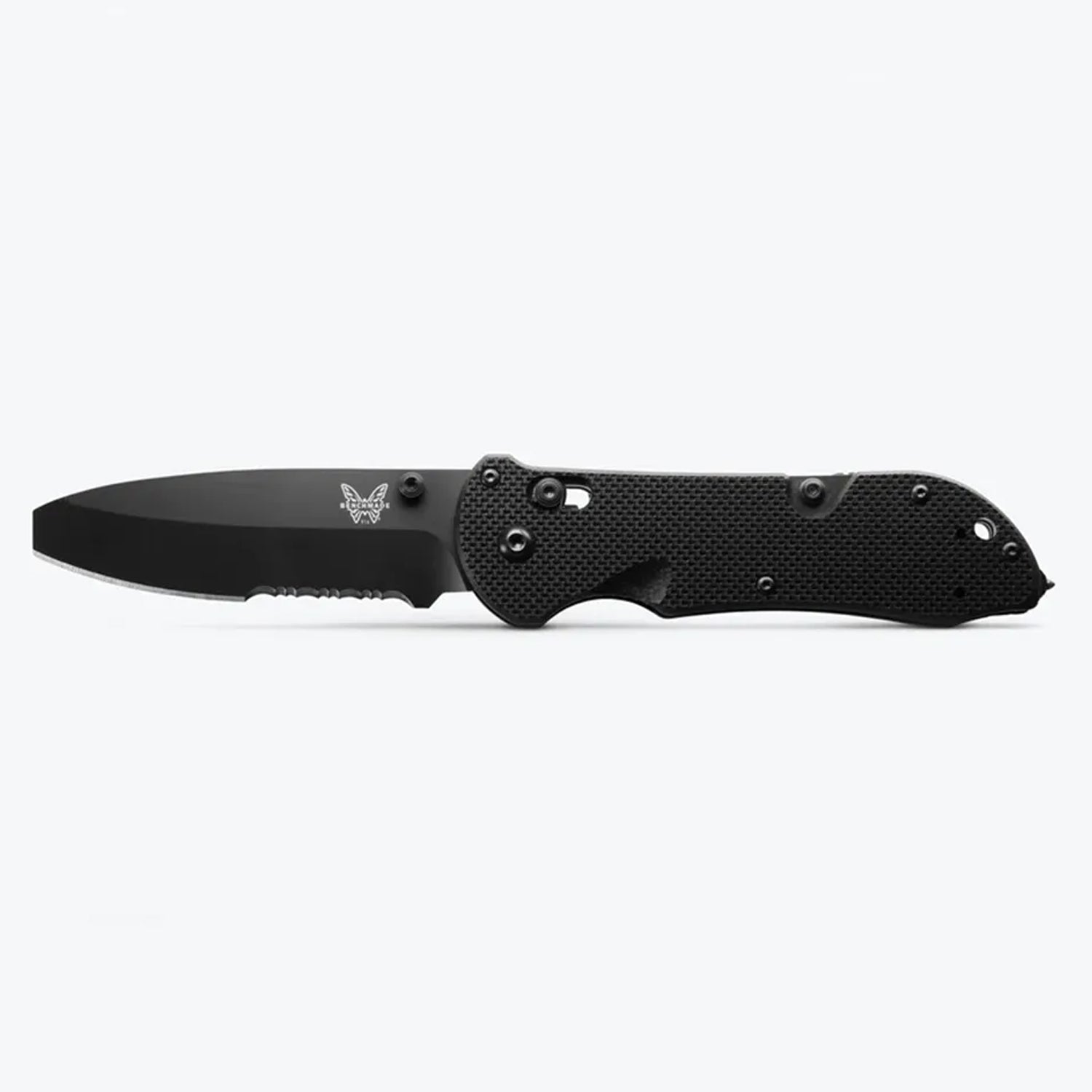 This 916 Triage® knife has all of the great features of Benchmade's&nbsp;original Triage rescue tool, and the added safety-utility benefit of the opposing bevel blunt tip blade.&nbsp;This dynamic triple utility tool includes part serrated knife, safety hook /strap cutter and carbide glass breaker. www.moralepatches.com.au
