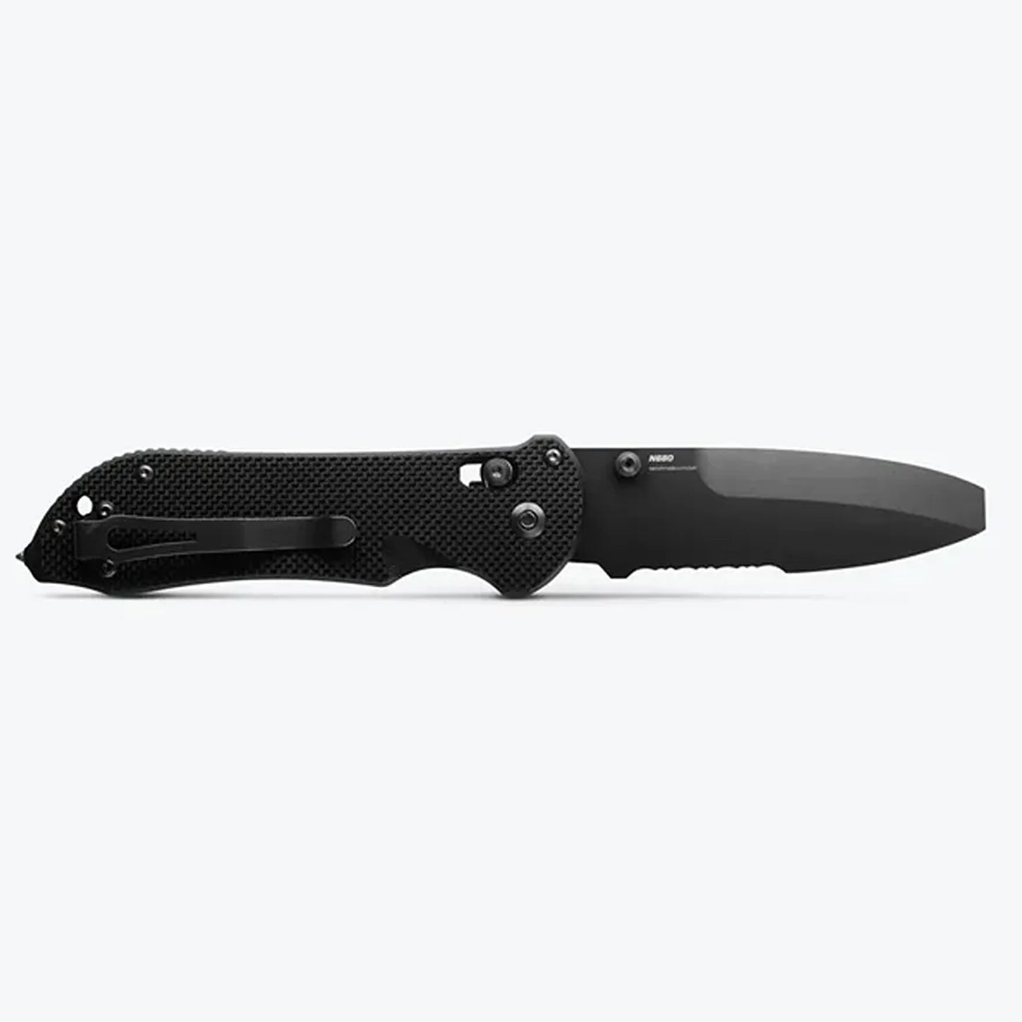 This 916 Triage® knife has all of the great features of Benchmade's&nbsp;original Triage rescue tool, and the added safety-utility benefit of the opposing bevel blunt tip blade.&nbsp;This dynamic triple utility tool includes part serrated knife, safety hook /strap cutter and carbide glass breaker. www.moralepatches.com.au