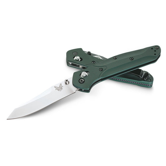 Highly regarded as one of the most quintessential EDCs of all time, the 940 is slim, stylish and can perform in just about any situation imaginable.  The 940 features a satin plain edge reverse tanto blade with a green anodised aluminum handle. The manual opening blade contains strong CPM-S30V blade steel. Made in U.S.A. www.moralepatches.com.au