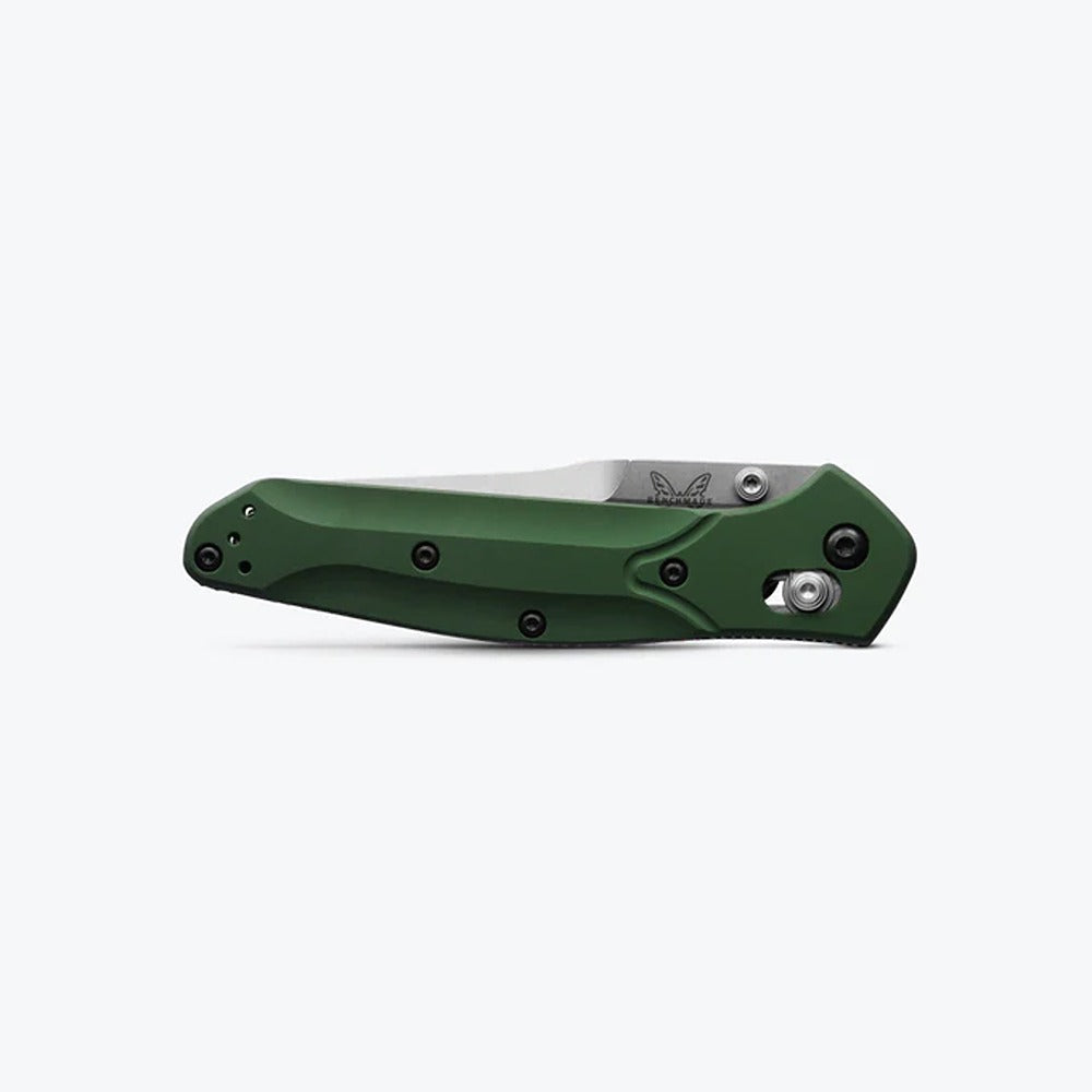 Highly regarded as one of the most quintessential EDCs of all time, the 940 is slim, stylish and can perform in just about any situation imaginable.  The 940 features a satin plain edge reverse tanto blade with a green anodised aluminum handle. The manual opening blade contains strong CPM-S30V blade steel. Made in U.S.A. www.moralepatches.com.au