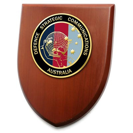 An Exceptional Defence Strategic Communications (DEFSTRATCOM) Plaque is now available for order. This stunning plaque showcases a 100mm full colour enamel crest, elegantly placed on a 200x160mm timber finish shield. www.moralepatches.com.au