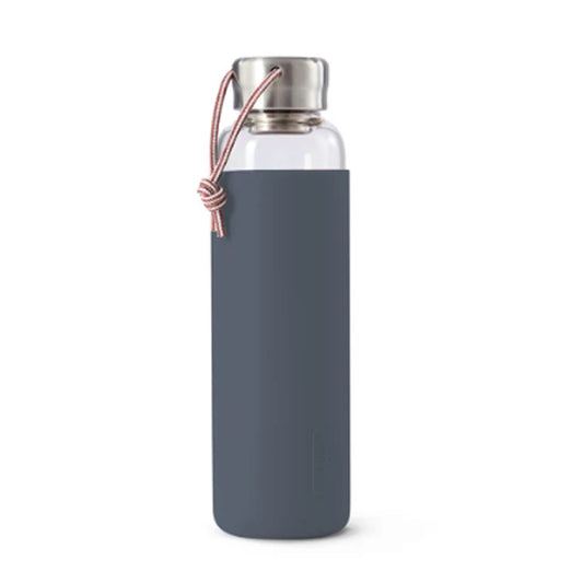 A 600ml / 20 fl oz Borosilicate glass bottle with a protective non-slip sleeve, convenient carry loop and full glass and Stainless steel contact with water. www.moralepatches.com.au