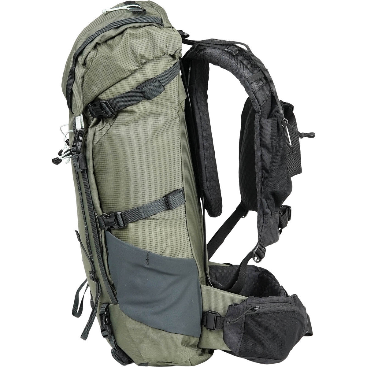 Built for grueling in-and-outs or minimalist overnighters, the BRIDGER 35 has an answer for every challenge your weekend mission throws your way. This hiking pack’s ample storage pockets let you keep essential accessories like sunscreen, snacks, and cameras close at hand, and a double-zipper design makes for an effortless transition when it’s time to take a lunch break or set up camp. www.moralepatches.com.au