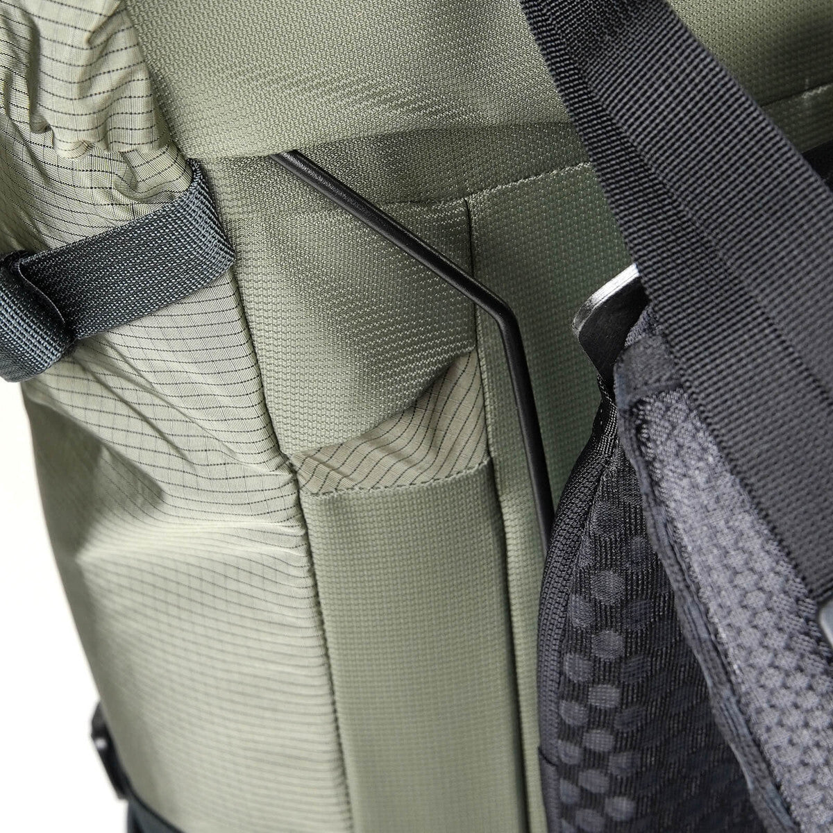 Built for grueling in-and-outs or minimalist overnighters, the BRIDGER 35 has an answer for every challenge your weekend mission throws your way. This hiking pack’s ample storage pockets let you keep essential accessories like sunscreen, snacks, and cameras close at hand, and a double-zipper design makes for an effortless transition when it’s time to take a lunch break or set up camp. www.moralepatches.com.au