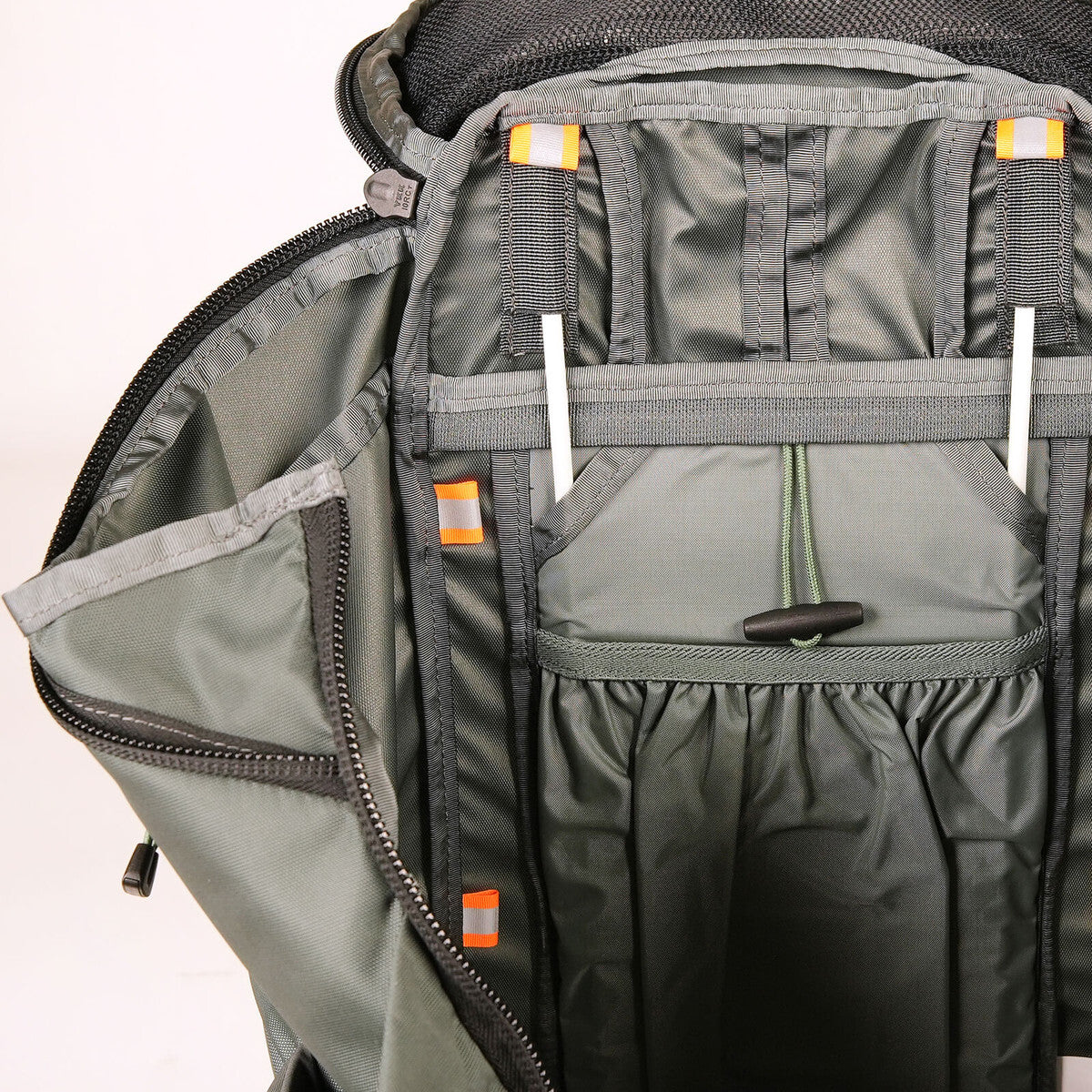 The COULEE 40 has been reimagined with bold day hikes and minimalist overnighters in mind. For those motivated more by having authentic encounters with nature than living in the lap of luxury, this hiking backpack’s organization-forward design offers just the right amount of room for essential gear - including a sleeping bag compartment. www.moralepatches.com.au