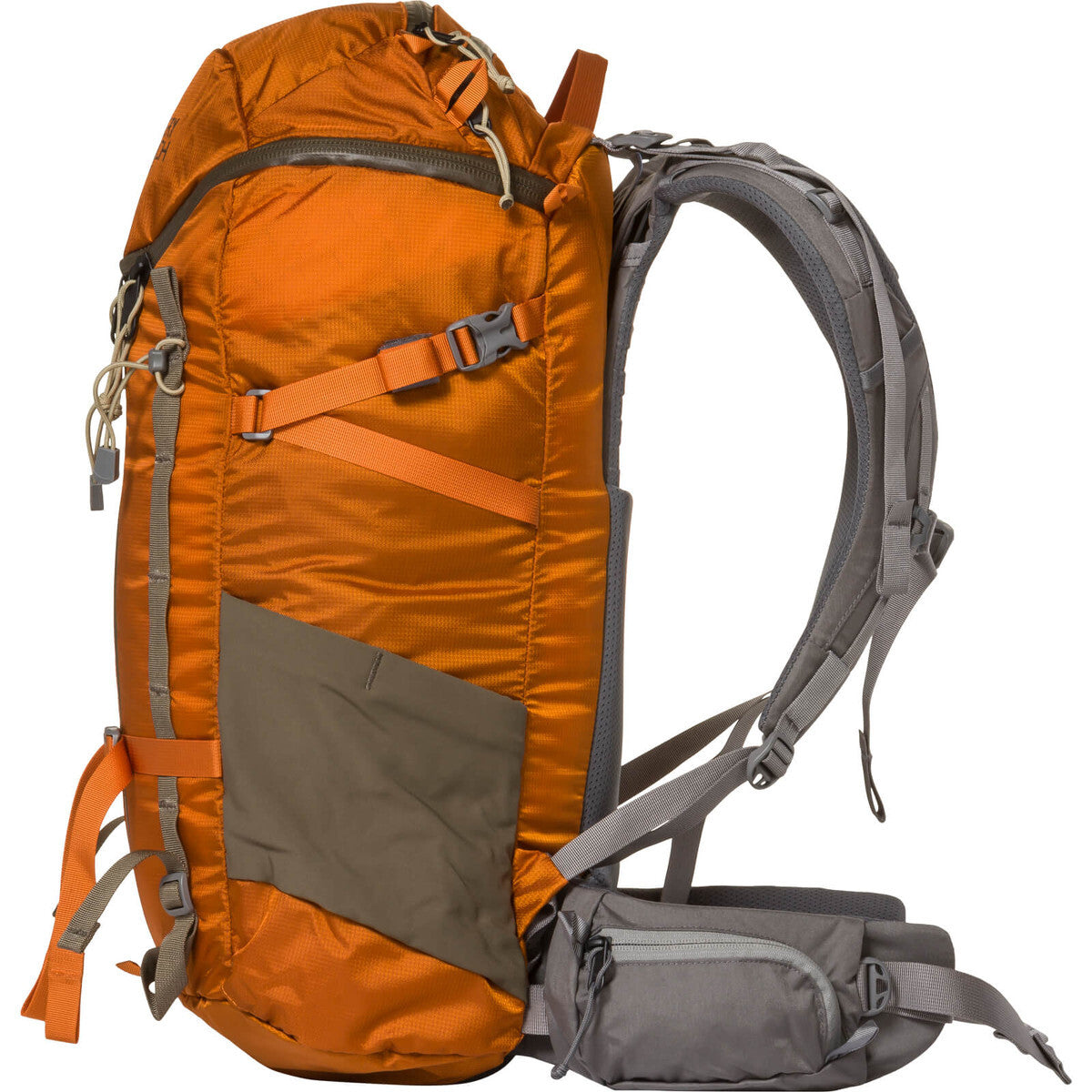 This mid-size, technical daypack offers ready access to your hiking kit via our signature, 3-ZIP design. The SCREE is a versatile pack with an ideal capacity for most of your outdoor adventures. Long days require ample agua, so the SCREE is both hydration compatible as well as offering easy-to-reach water bottle pockets. For smaller essentials you want to keep organized, there’s a spacious zip pocket built into the lid as well as on the waist belt. www.moralepatches.com.au