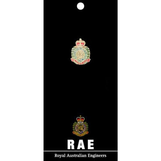 The Royal Australian Engineers (RAE) 20mm full-colour enamel lapel pin.  This beautiful gold-plated lapel pin will look great on both your jacket and your cap.  Specifications:  Material: Gold-plated zinc alloy, enamel fill Colour: Green, red Size: 20mm www.moralepatches.com.au
