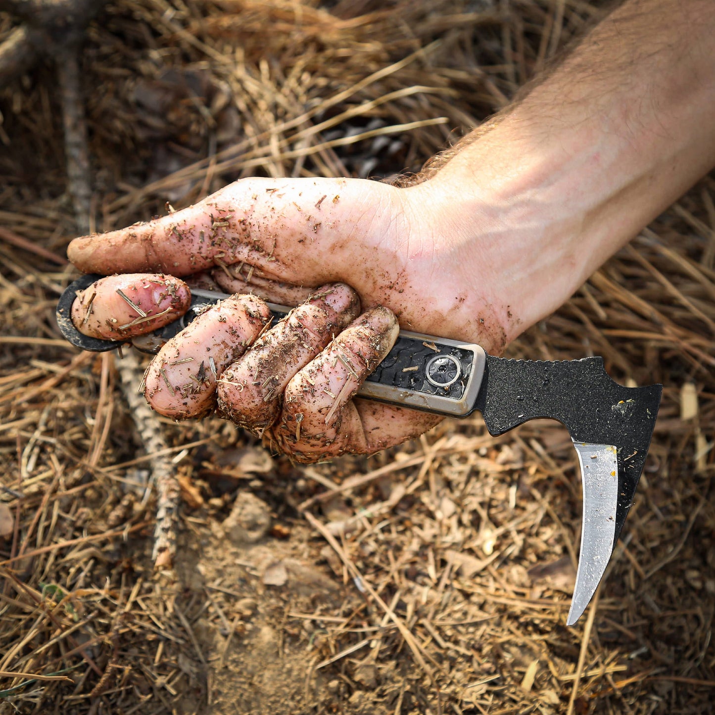 There aren’t too many cutting tasks the Versa Karambit can’t tackle with ease. The 3-1/2” full-tang talon blade will&nbsp;cut through cut nylon strapping, canvas and heavy materials without hesitation while the powder-coated 420 stainless steel construction is strong, sturdy and ideal for re-sharpening when the time comes. www.moralepatches.com.au