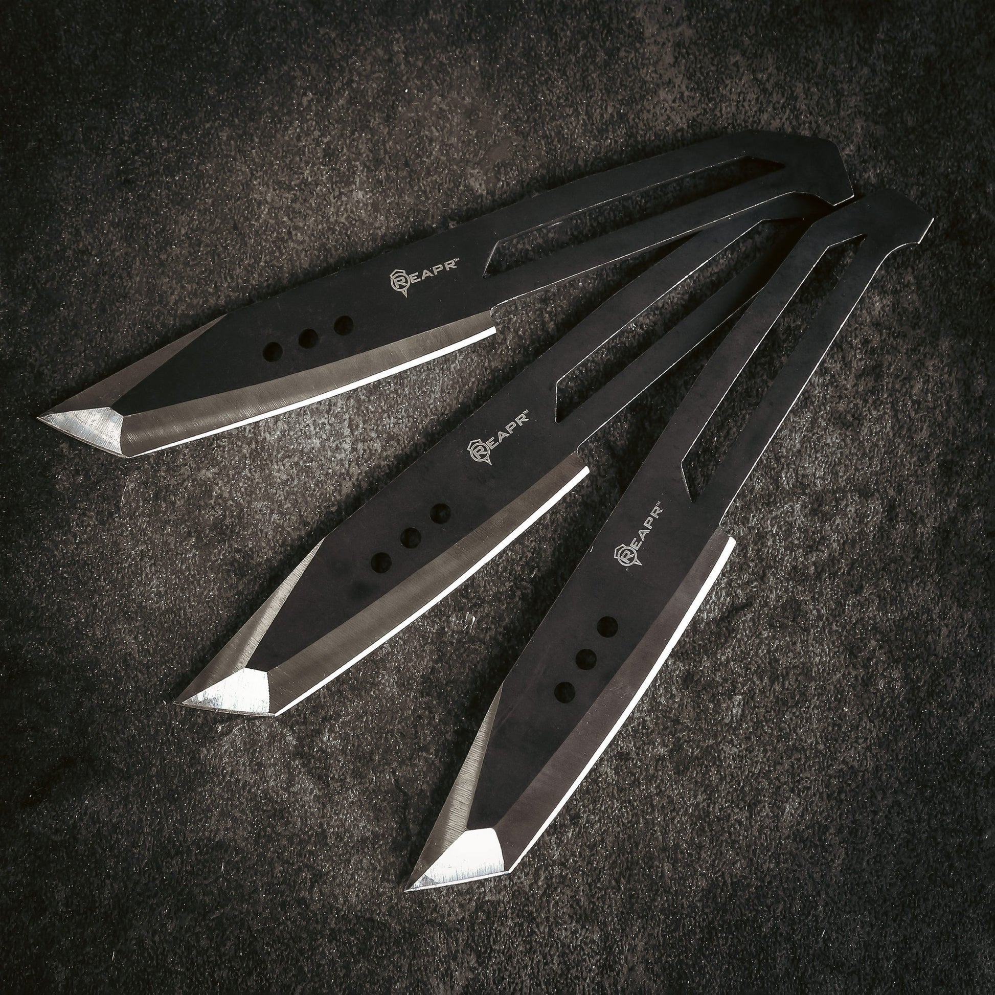 Hit the bullseye every time with these perfectly-balanced throwers. The Reapr 3 Piece Chuk Knives set is ideal for camping, parties, barbecues, and other outdoor activities. www.moralepatches.com.au