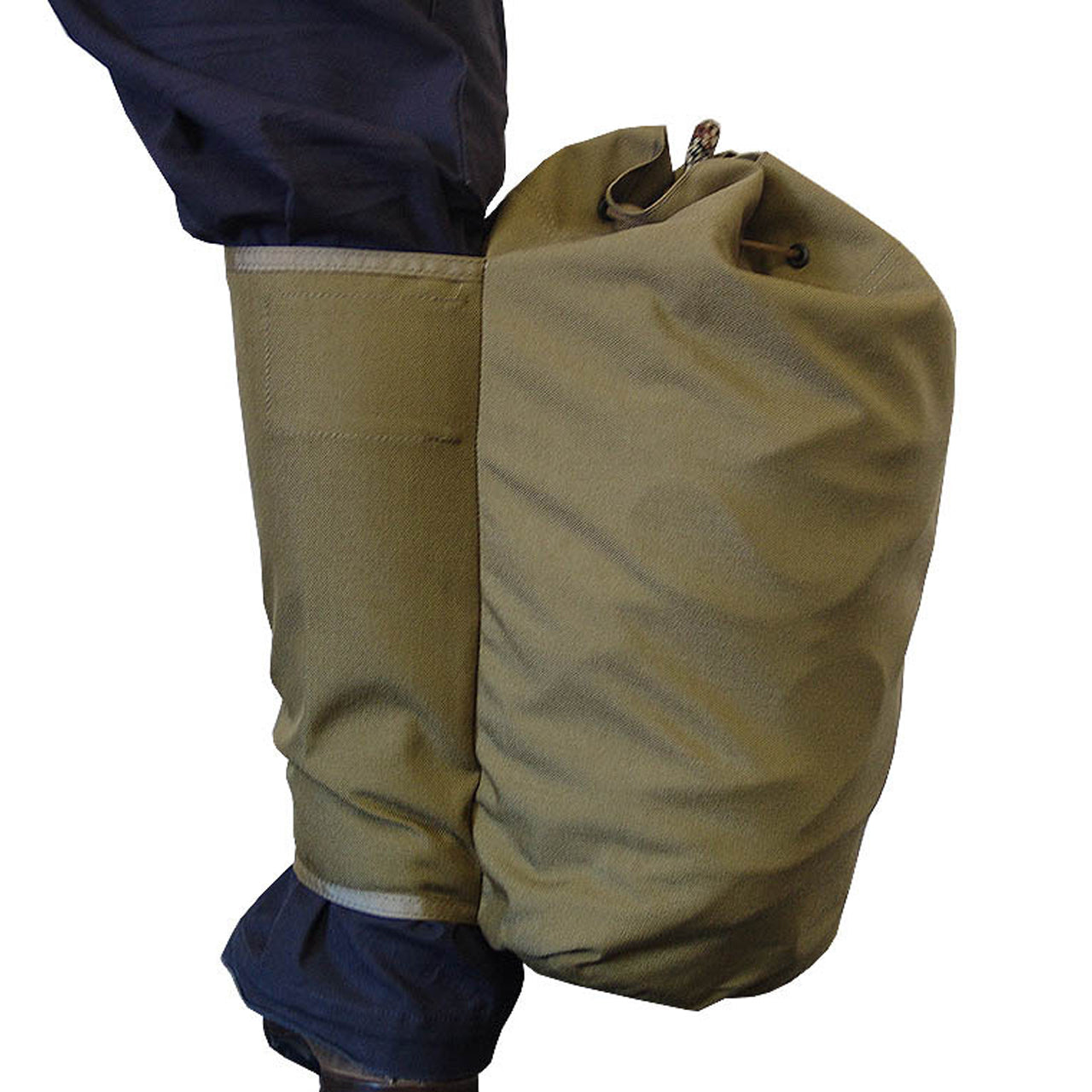 Most effectively worn on the right leg but will work on either side. Quick detach handle allows fast one handed jettison once on the ground. Internal floor tie in point will not allow the last remaining rope to pull through the figure 8 on a descent. www.moralepatches.com.au