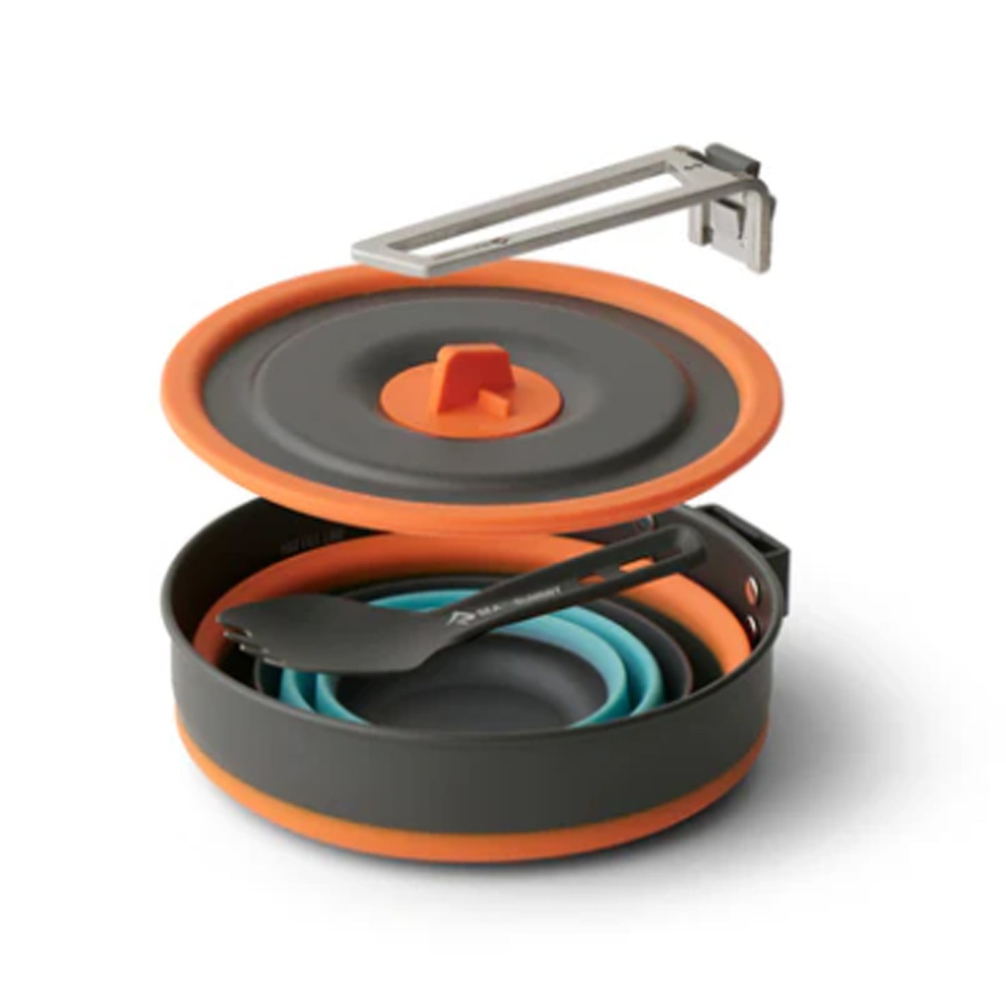 When you head out into technical terrain on a multi-day adventure, every gram counts. The Frontier Collapsible 1L Pot packs down tight and rattle-free in your pack, frame bag or panniers. When it’s time to cook, it extends out to form a full function cook pot made from food-grade silicone and an anodised aluminium base and lid.  www.moralepatches.com.au