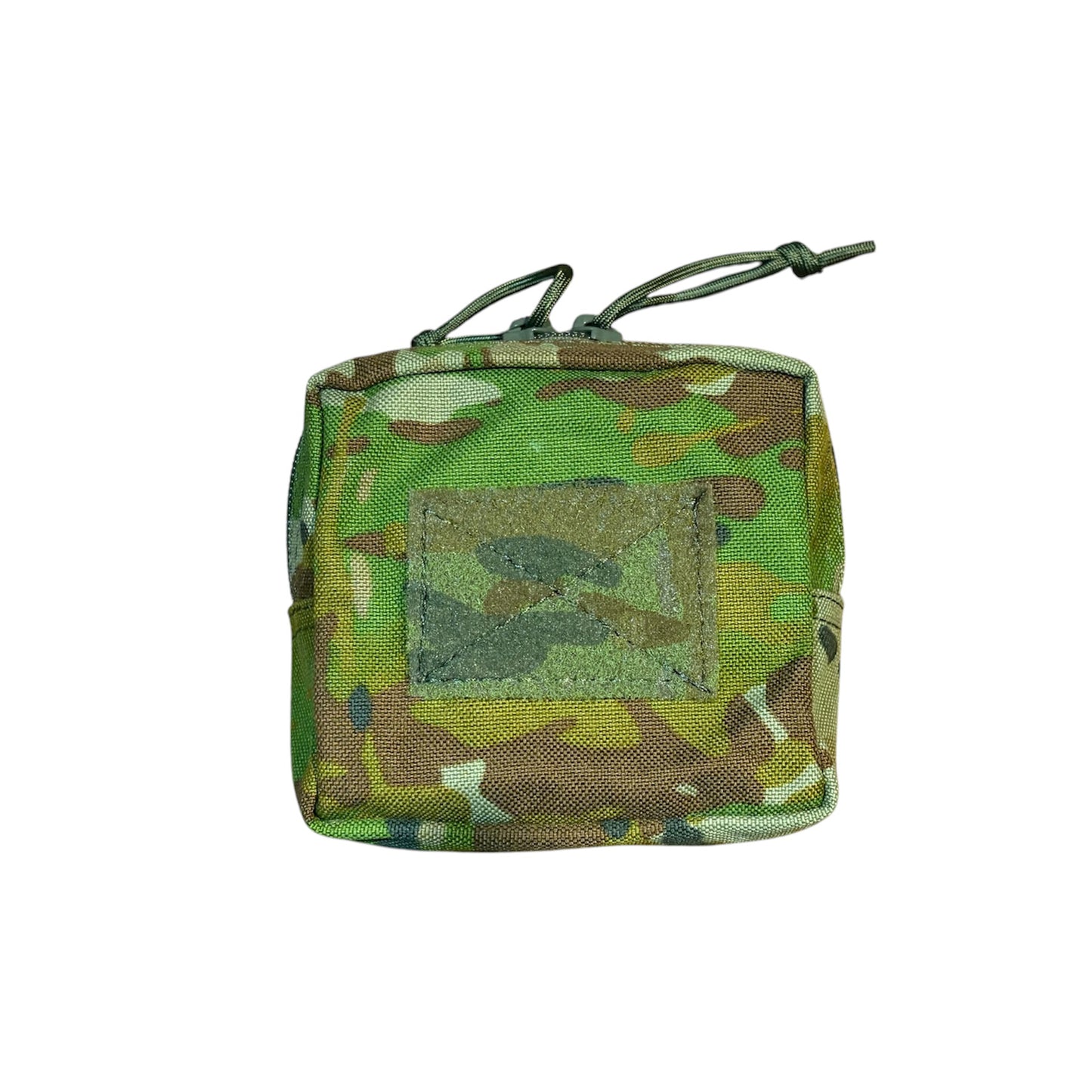 The Snake Bite&nbsp;Kit provides emergency treatment&nbsp;for one person in case of a snake or spider bite. It contains:
3 Heavy Standard Crepe Bandages.&nbsp;
Gauze Swab 7.5cm
Thermal Blanket,
Venomous Bite Guide.&nbsp;&nbsp;
AMCU Combat Pouch 12x11.5x6cm www.moralepatches.com.au