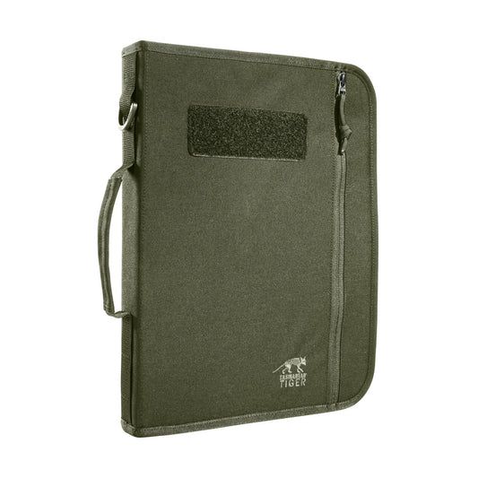 Carrying handle Handles in flat zip compartments stowable Two mesh pockets Hook-and-loop closure patch on the frontside (loop) Removable organizer Coin compartment inside 4-hole DIN A4 ring binder Clamp on the left, ring binder on the right Transparent map pocket Compartments for pencils, credit-, and other cards www.moralepatches.com.au