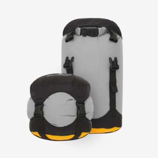 Keep your gear dry and compact with the Evac Lightweight Compression Dry Bag - 5L, ideal for any outdoor adventure from cycling to water sports. Its innovative design combines simplicity with efficiency, ensuring your items stay dry and compressed. www.moralepatches.com.au