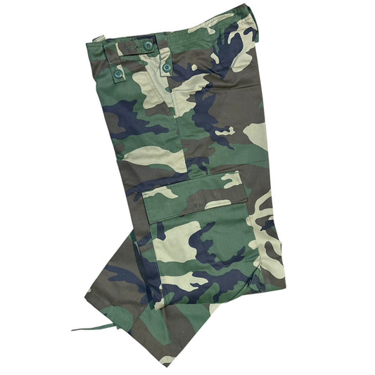 These trousers have all the features of the&nbsp;M-25 pants but with the benefit of a new and modern construction. In the&nbsp;plain colours, they are perfect for work and casual use. They don't just look the part either, a rugged poly/cotton blend makes these ideal for physical activities like paintball. www.moralepatches.com.au