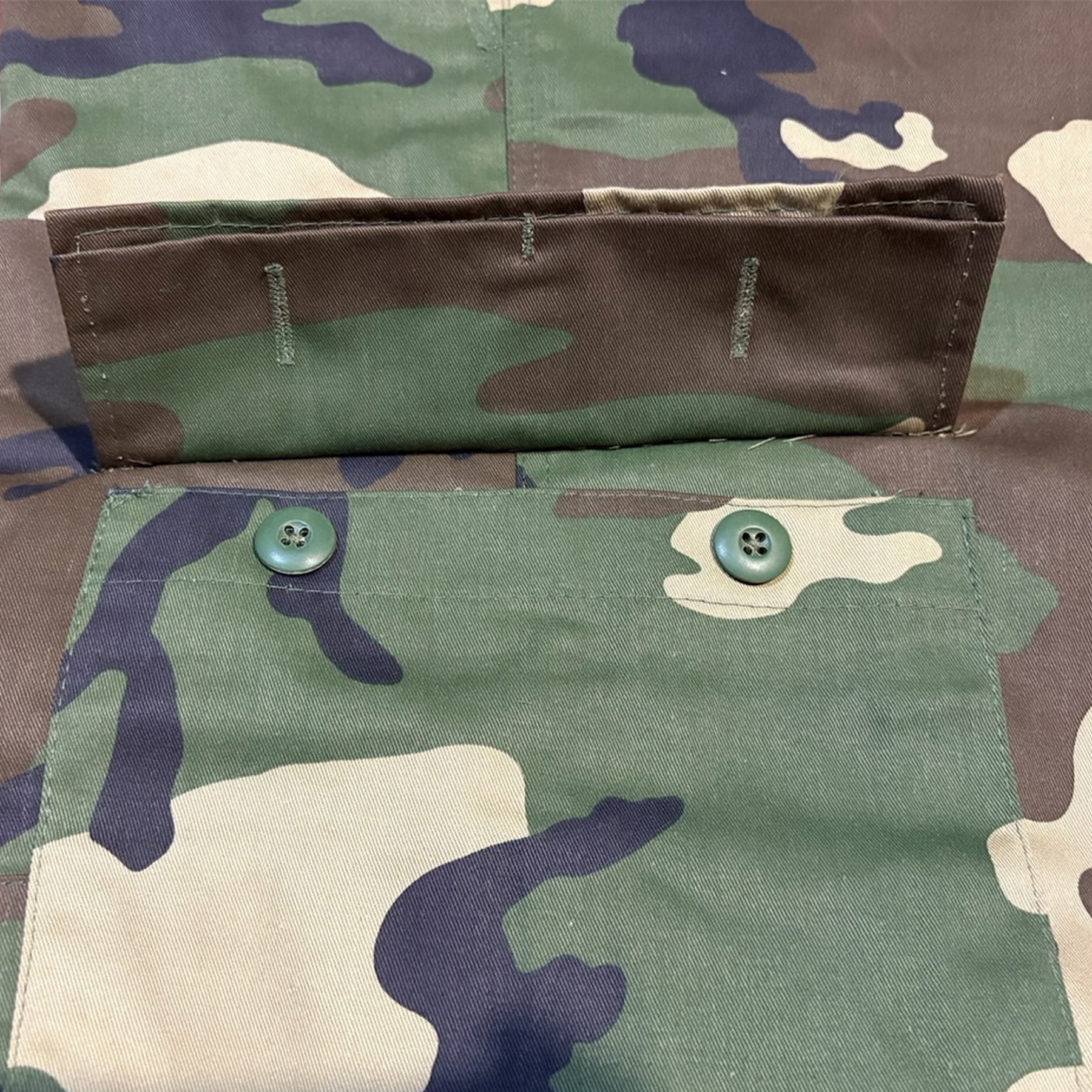 These trousers have all the features of the&nbsp;M-25 pants but with the benefit of a new and modern construction. In the&nbsp;plain colours, they are perfect for work and casual use. They don't just look the part either, a rugged poly/cotton blend makes these ideal for physical activities like paintball. www.moralepatches.com.au
